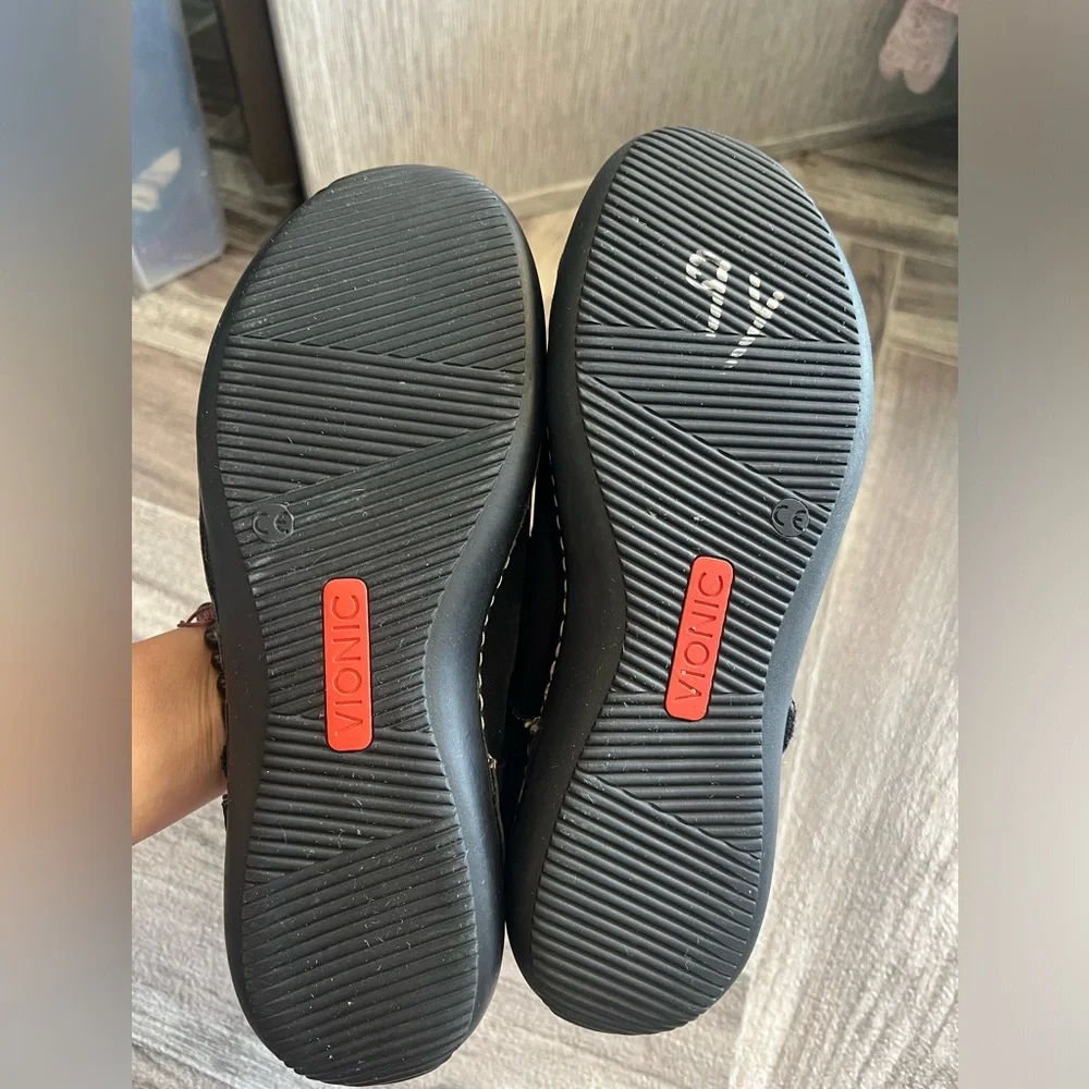 Vionic Flats - Picture 9 of 10